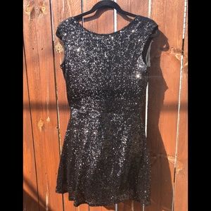 🌻🌻Beautiful sequin black dress🌻🌻